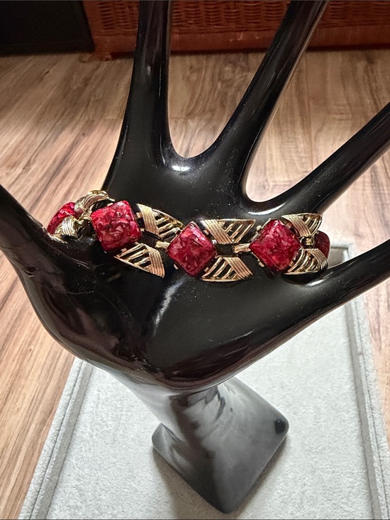 Coro Jewelry - Vintage Coro Gold-Tone Bracelet with Confetti Lucite Accents